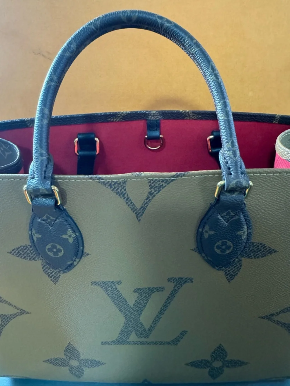 Louis Vuitton OnTheGo MM - Picture 4 of 16
